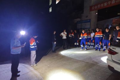蜀能礦產(chǎn)三號(hào)礦山開(kāi)展夜間應(yīng)急疏散演練暨自救器實(shí)操培訓(xùn)活動(dòng)
