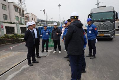 徐開貴帶隊(duì)檢查&ldquo;一廠一礦&rdquo;節(jié)前有關(guān)工作并看望慰問一線在崗員工