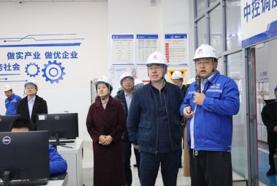 中國農(nóng)業(yè)銀行總行公司業(yè)務(wù)部副總經(jīng)理李偉一行赴蜀能礦產(chǎn)磷酸鐵鋰廠調(diào)研